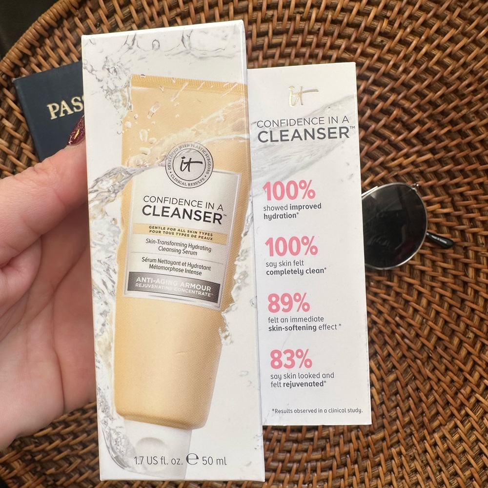 IT Cosmetics Confidence in a Cleanser Hydrating Cleaning Serum 1.7 oz New in Box - Picture 3 of 5